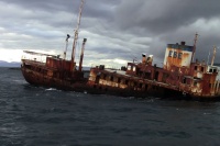 Человек с табуретом