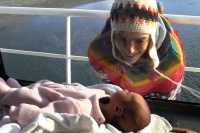 Человек с табуретом