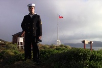 Человек с табуретом