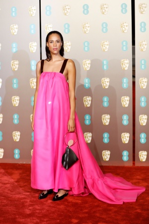 Актриса Зейв Ештон вибрала рожеву вільну сукню, яка більше нагадує "бариню на Русі".