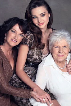 Миранда Керр с мамой и бабушкой