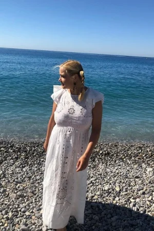 Ирина Пегова позировала на французском побережье