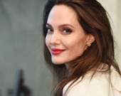 Анджеліна Джолі стане матір'ю у сьомий раз