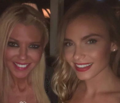 Кэти Черри (справа) с подругой