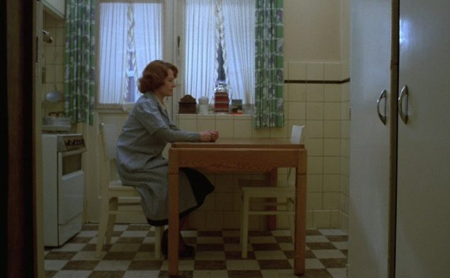 "Jeanne Dielman, 23, quai du commerce, 1080 Bruxelles" ("Жанна Дільман, набережна комерції 23, Брюссель 1080")