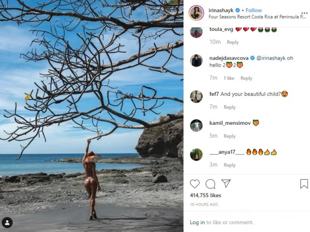Ирина Шейк порадовала фанатов новыми пляжными фото