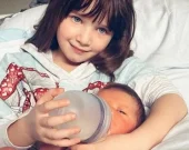 Новорожденная дочь Миллы Йовович тяжело заболела