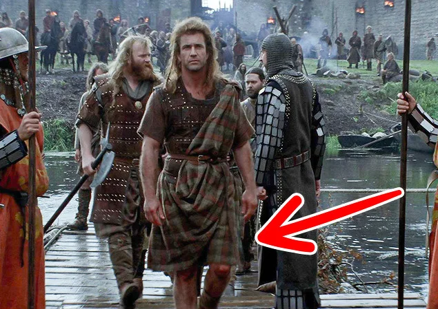 Шотландские воины из "Храброго сердца" не могли носить килт, потому что его изобрели лишь спустя 400 лет после событий, описанных в фильме.