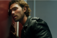 Птица в клетке