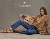 Зендая знялася в рекламі трендових сумок Valentino