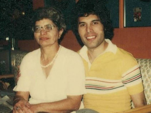 Фреді Мерк'юрі з мамою Фреді Мерк'юрі з мамою