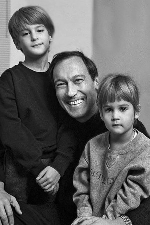 Олег Янковський з онуками Ванею і Лізою