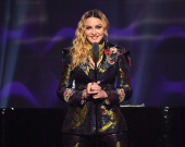 Мадонна продемонструвала провокаційний образ в корсетній міні-сукні