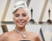 Леди Гага поразила фанов редким фото в повседневном образе