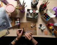 Хобби знаменитых актеров: от инструментов до вязания