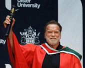 Шварценеггер отримав почесний докторський ступінь в Університеті Ольстера