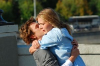 Поцілунок крізь стіну