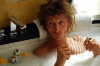 Поцілунок крізь стіну