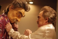 Поцілунок крізь стіну