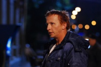 Поцілунок крізь стіну