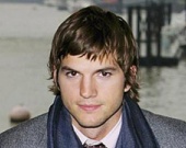 Эштон Катчер хочет усыновить ребенка