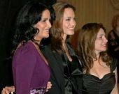 Джоли почтила женщин-журналистов