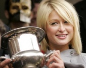 Гарвард наградил Пэрис Хилтон