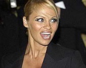 Пэм Андерсон боится, что ее проиграют в карты