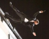 Том Круз сорвался с крыши