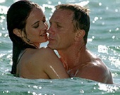 Быть ли Джеймсу Бонду би?