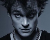 Хью Дэнси примерил образы бунтарей