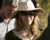 Мадонна села на иглу