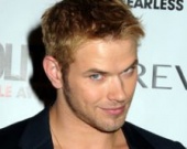 Келлан Латс и Мэнди Мур снимутся в комедийном фильме