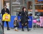 Семейная прогулка Хелены Бонэм Картер и Тима Бартона