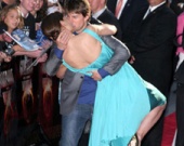 Бумажная свадьба очаровательной пары