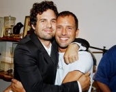 Выстрелом в голову ранен брат голливудского актера