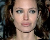 Джоли сделала родную дочь изгоем