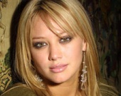 Хилари без макияжа и бюстгалтера