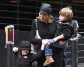 Шарон Стоун: даже на работе с детьми