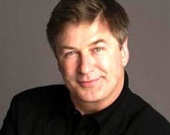 Болдуин: Мне было больно целоваться с Энистон