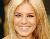 Сиенна Миллер пригласила Джуда Лоу провести Рождество вместе