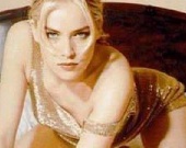 Шэрон Стоун разгуливает по Шанхаю