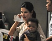 Сандра Буллок и ее малыш