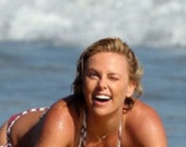 Шарлиз Терон возбуждает