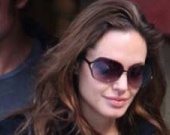 Джоли и Питт поселились у Тома Круза