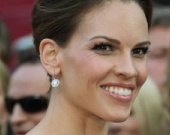 Хилари Суонк вступит в схватку с домовладельцем