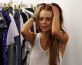 Линдсей Лохан гуляет по магазинам без обуви