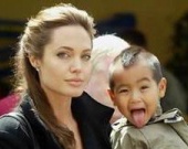 Анджелина Джоли: я кормлю своего сына насекомыми