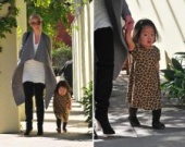 Кэтрин Хейгл отвела дочь в библиотеку