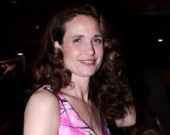 Энди МакДауэлл неплохо и в одиночестве